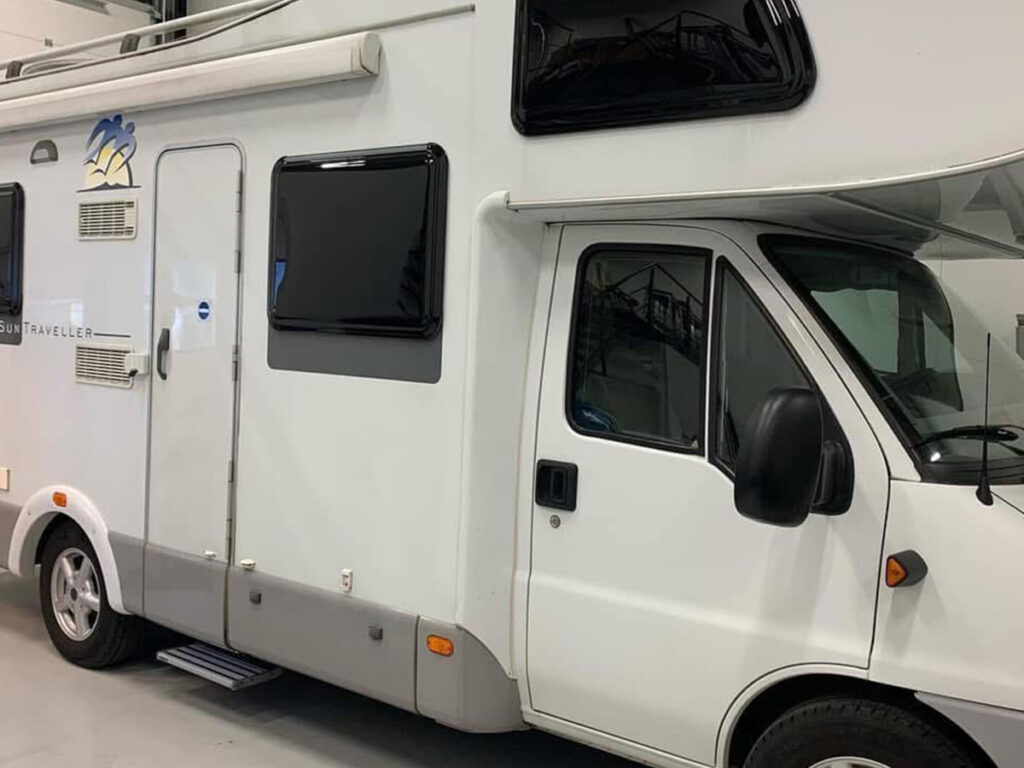Een vervangen camperraam laten aansluiten bij de rest